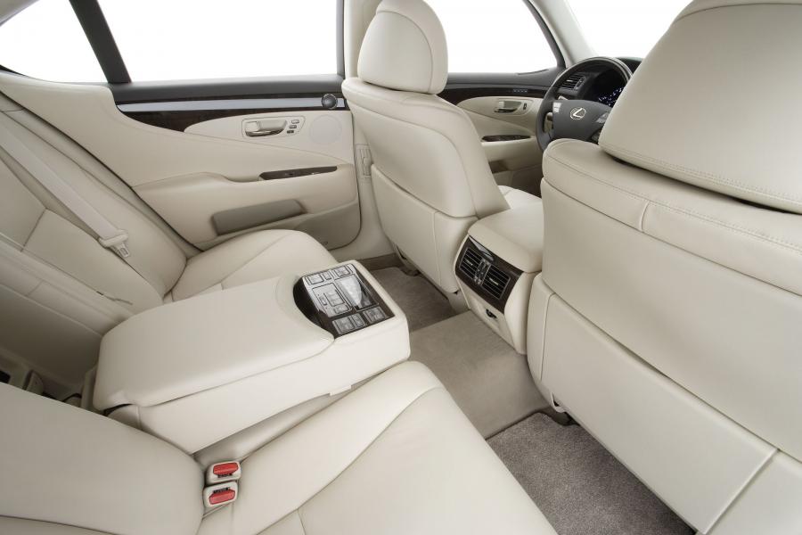  Lexus LS460 2006 года  (фото 34 из 200)